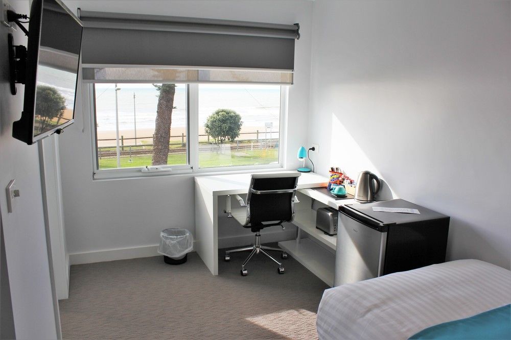 בורני Beach Hotel מראה חיצוני תמונה
