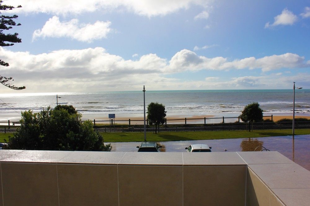 בורני Beach Hotel מראה חיצוני תמונה